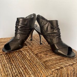 Open-Toe Guess Pumps